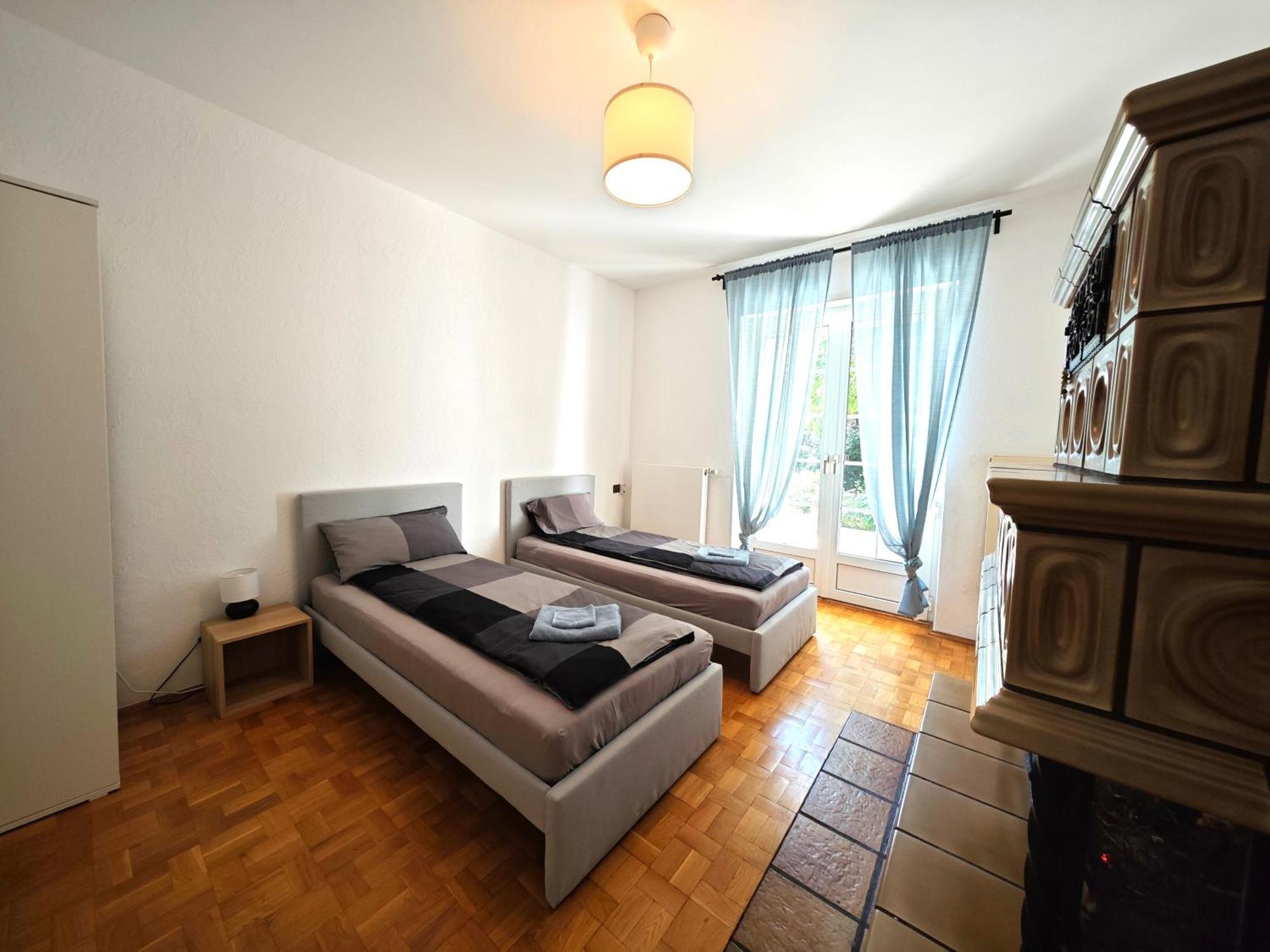 City House Нойс Экстерьер фото