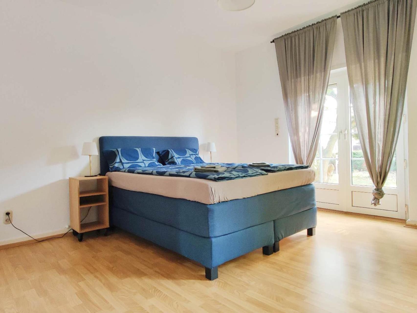 City House Нойс Экстерьер фото